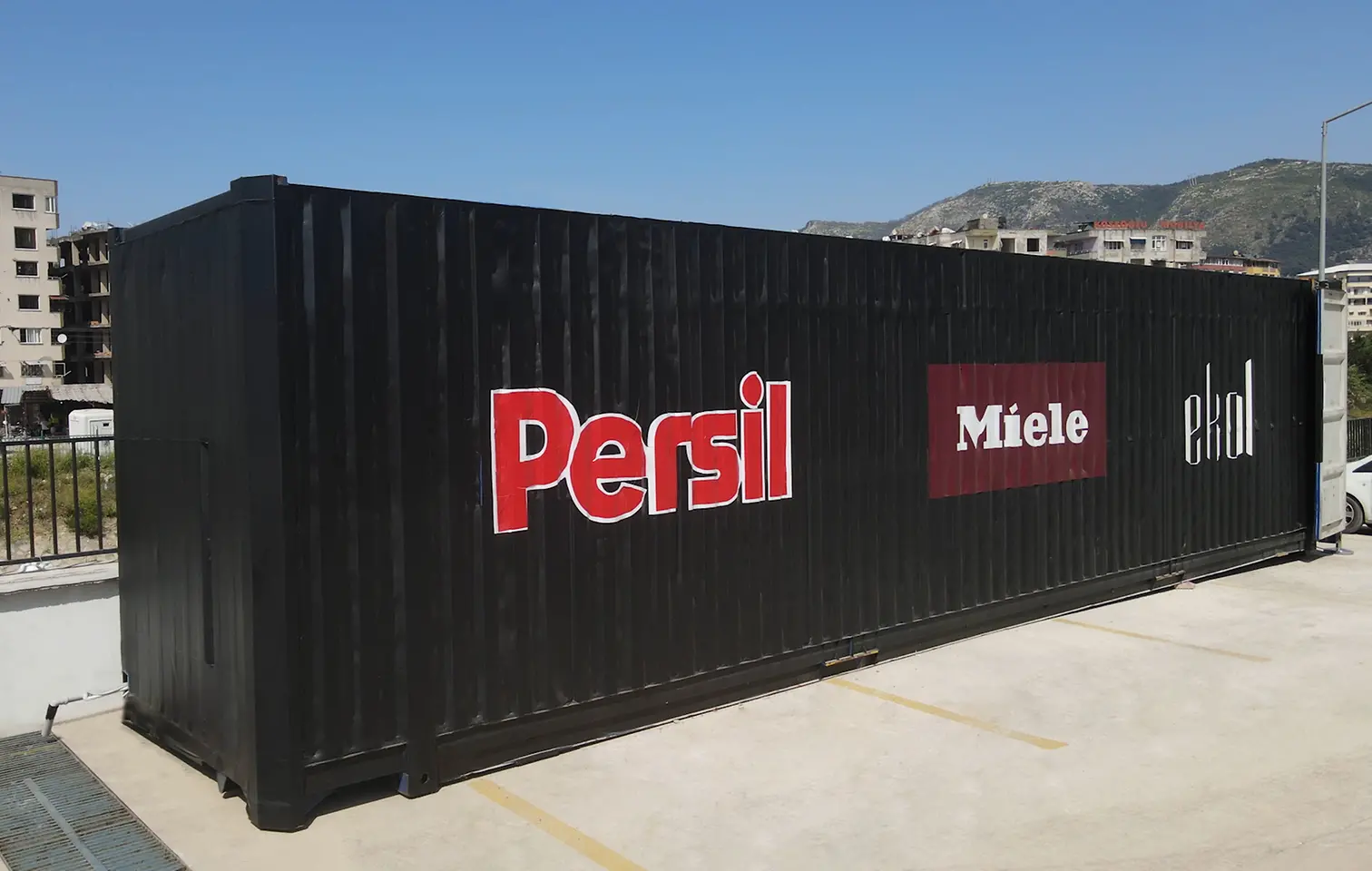 Persil ve Miele çamaşır yıkama – kurutma konteyneri.